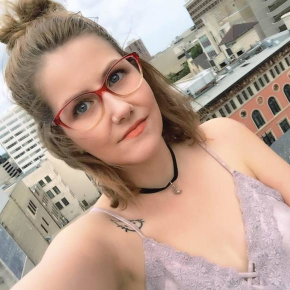 Meet your Posher, Emily - Picture 1 of 1